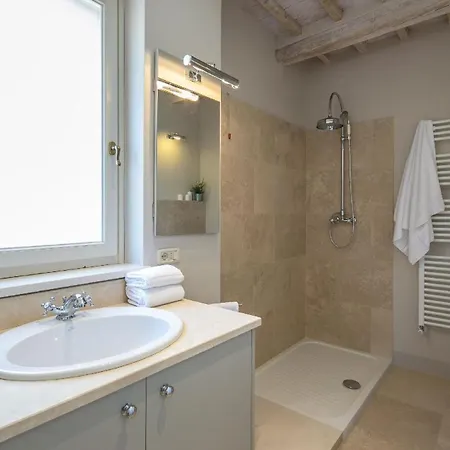 Ferienhaus Fuer 10 Personen In Pietraia Di Cortona, Trasimenischer See Holiday home *