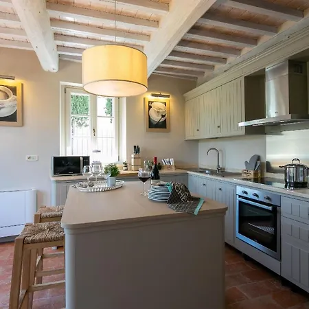 Ferienhaus Fuer 10 Personen In Pietraia Di Cortona, Trasimenischer See * Cortona